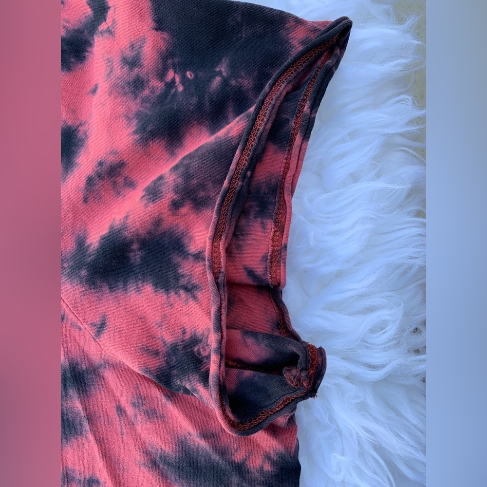 torrid Friday The 13th Crew Neck Tee Tie-Dye Red Black Horror Jason Vorhees Tee - Picture 13 of 16